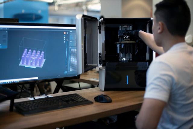 Desktop resin 3D printer